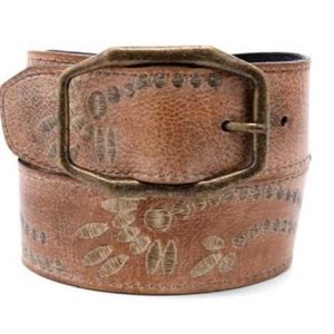 Brand new never worn Mohawk bed stu belt size medium.